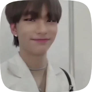 hyunjin frᴏʍ @fiestahelpik